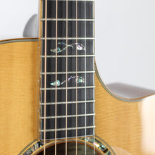 Load image into Gallery viewer, Breedlove Masterclass Custom Auditorium, Sitka Spruce/Figured Walnut (Used)