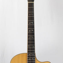 Load image into Gallery viewer, Breedlove Masterclass Custom Auditorium, Sitka Spruce/Figured Walnut (Used)