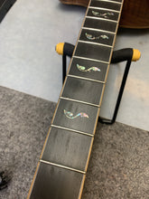 Load image into Gallery viewer, Breedlove Masterclass Custom Auditorium, Sitka Spruce/Figured Walnut (Used)