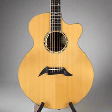 Load image into Gallery viewer, Breedlove Masterclass Custom Auditorium, Sitka Spruce/Figured Walnut (Used)
