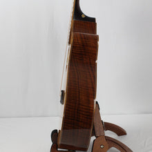 Load image into Gallery viewer, Breedlove Masterclass Custom Auditorium, Sitka Spruce/Figured Walnut (Used)
